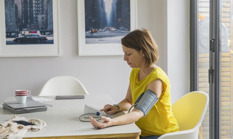 Blood Pressure Monitor Device with EKG